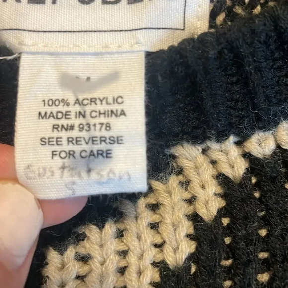 For the Republic Medium black and tan sweater - Picture 6 of 6